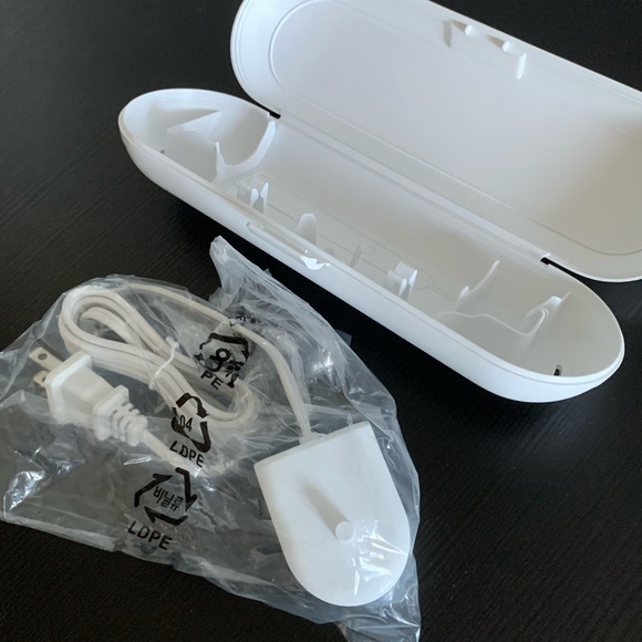 Philips sonicare toothbrush travel case & charger - Picture 3 of 3
